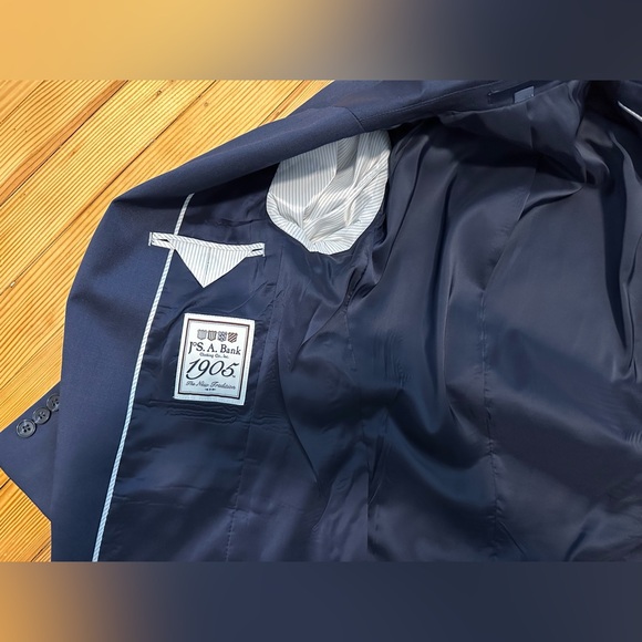 4 pc boys navy suit size 8 Jos A Bank - Picture 3 of 16